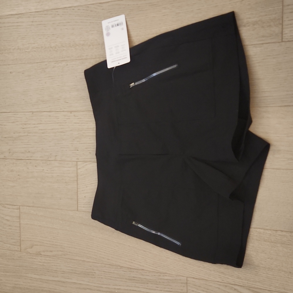 Athleta Trekkie North Short